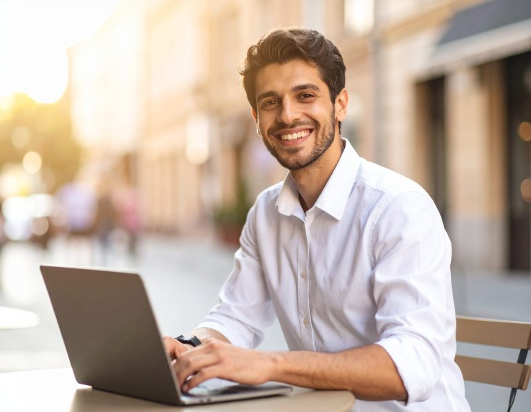 Firefly_Pessoa sorrindo trabalhando 334979