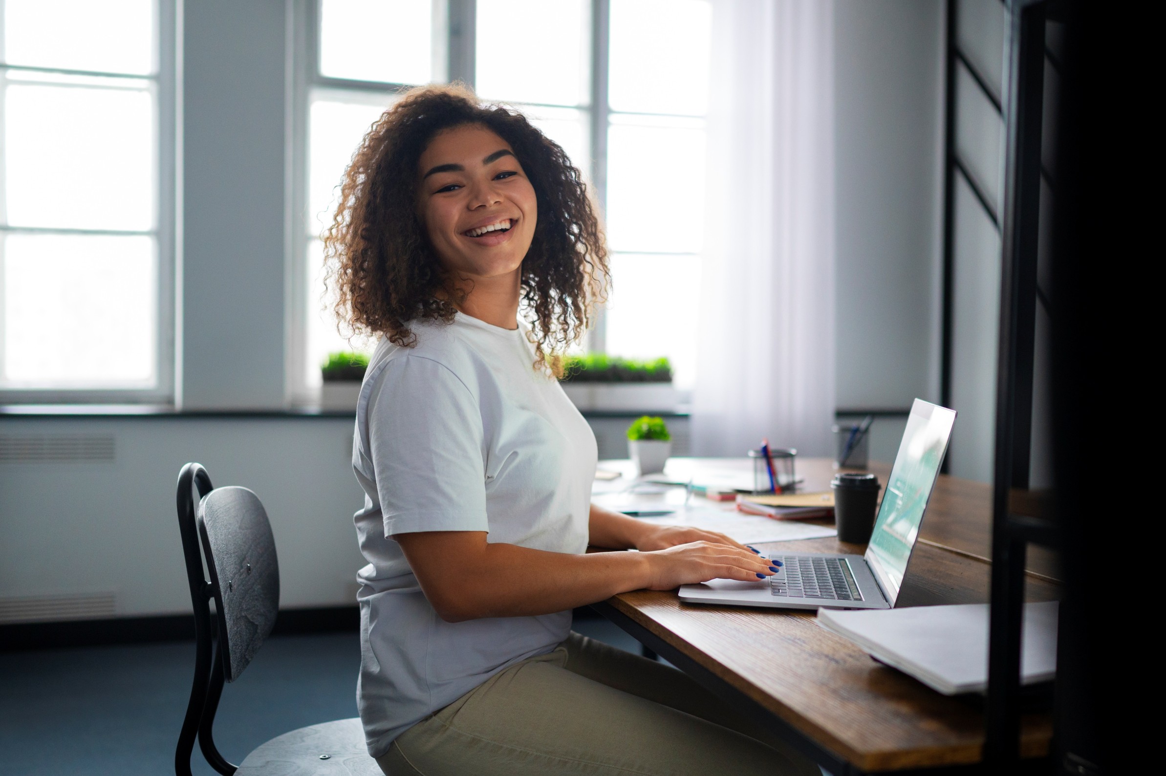 side-view-woman-working-desk